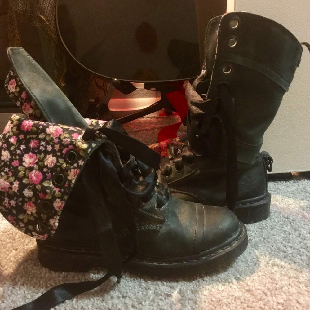 Dr. Marten triumph boots