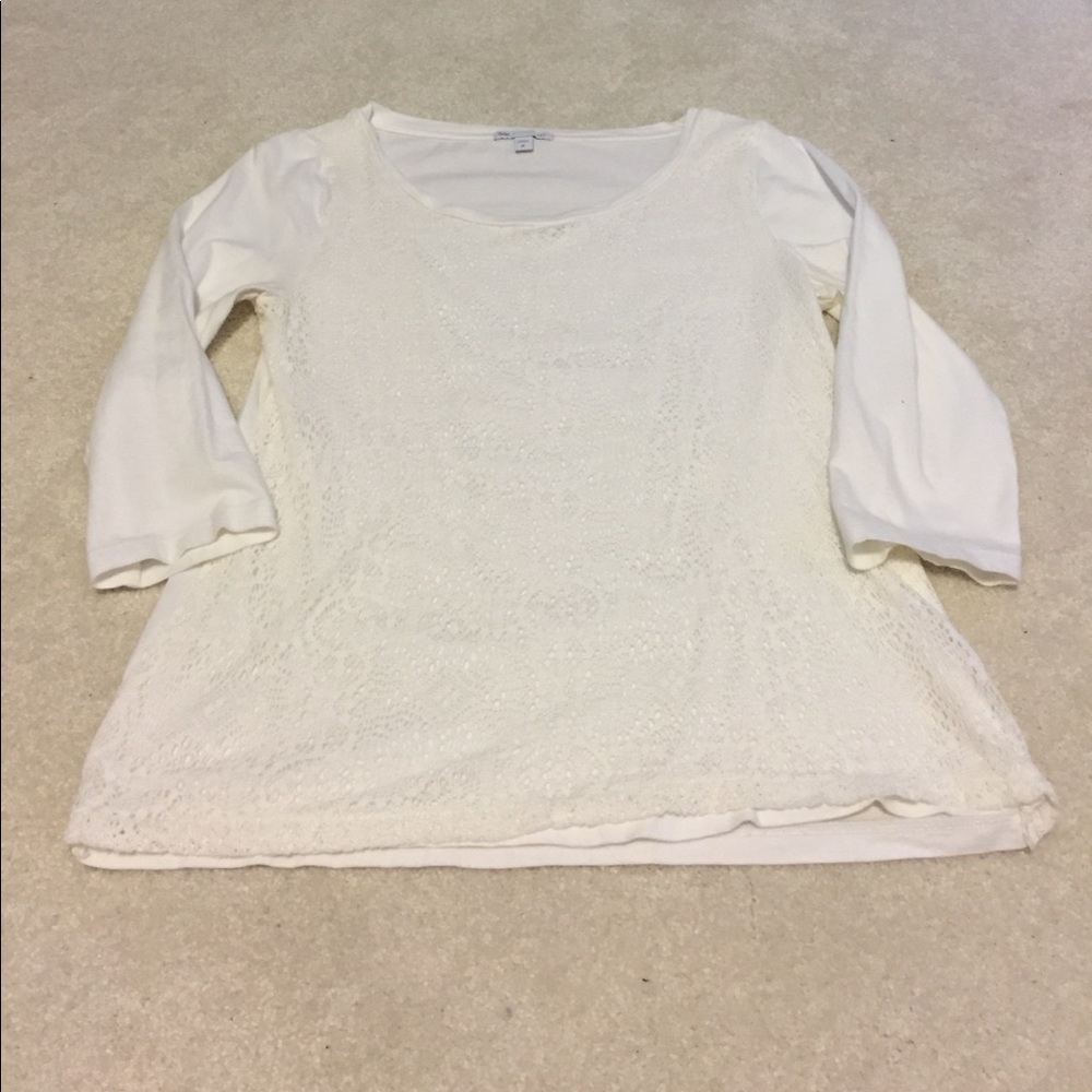 Gap 3/4 length T-shirt with Lace detail on front.
