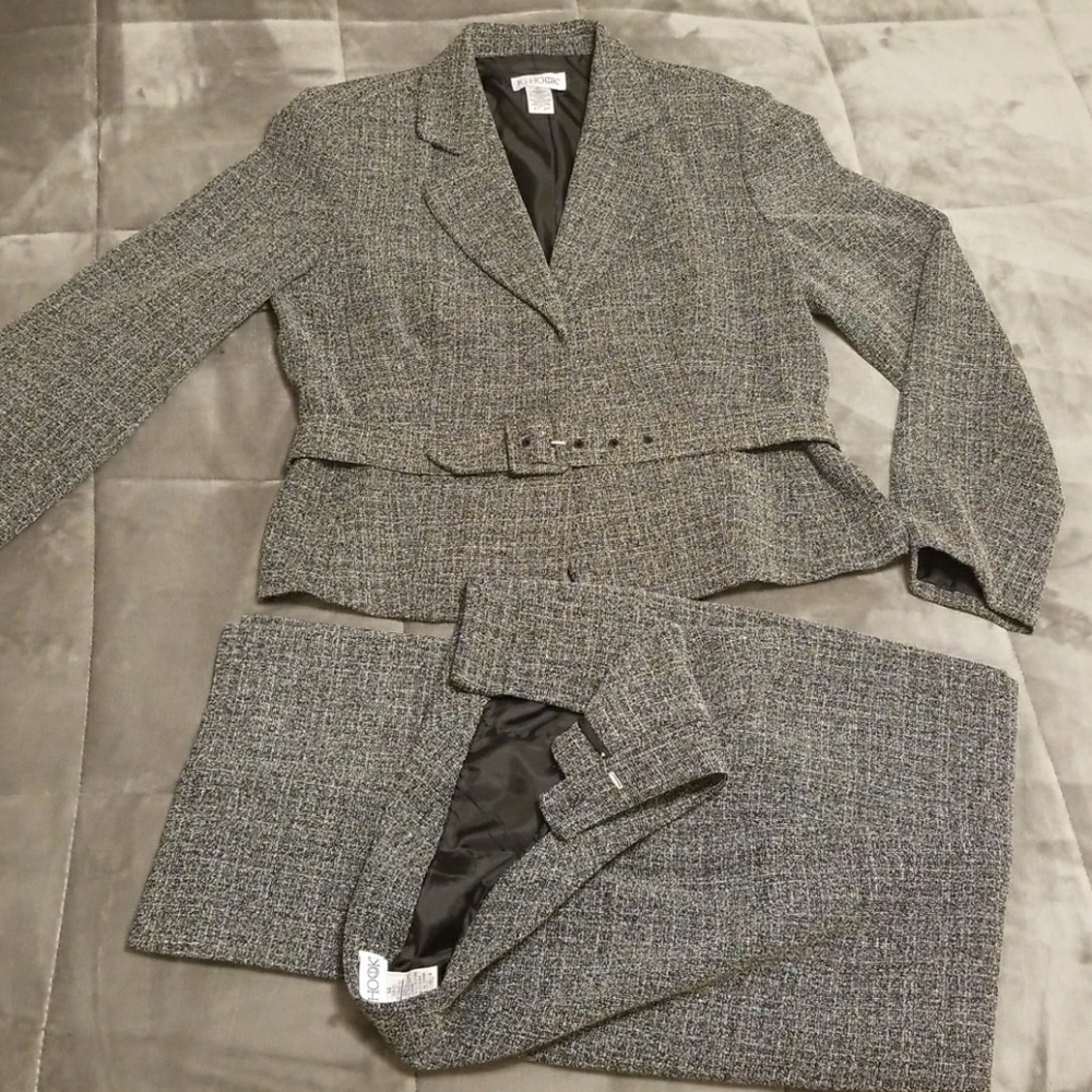 Gray and white pants suit lined