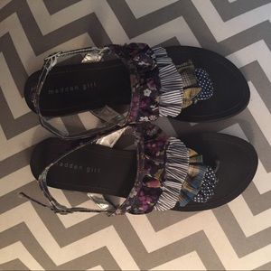 Madden Girl fabric flat sandals 8.5