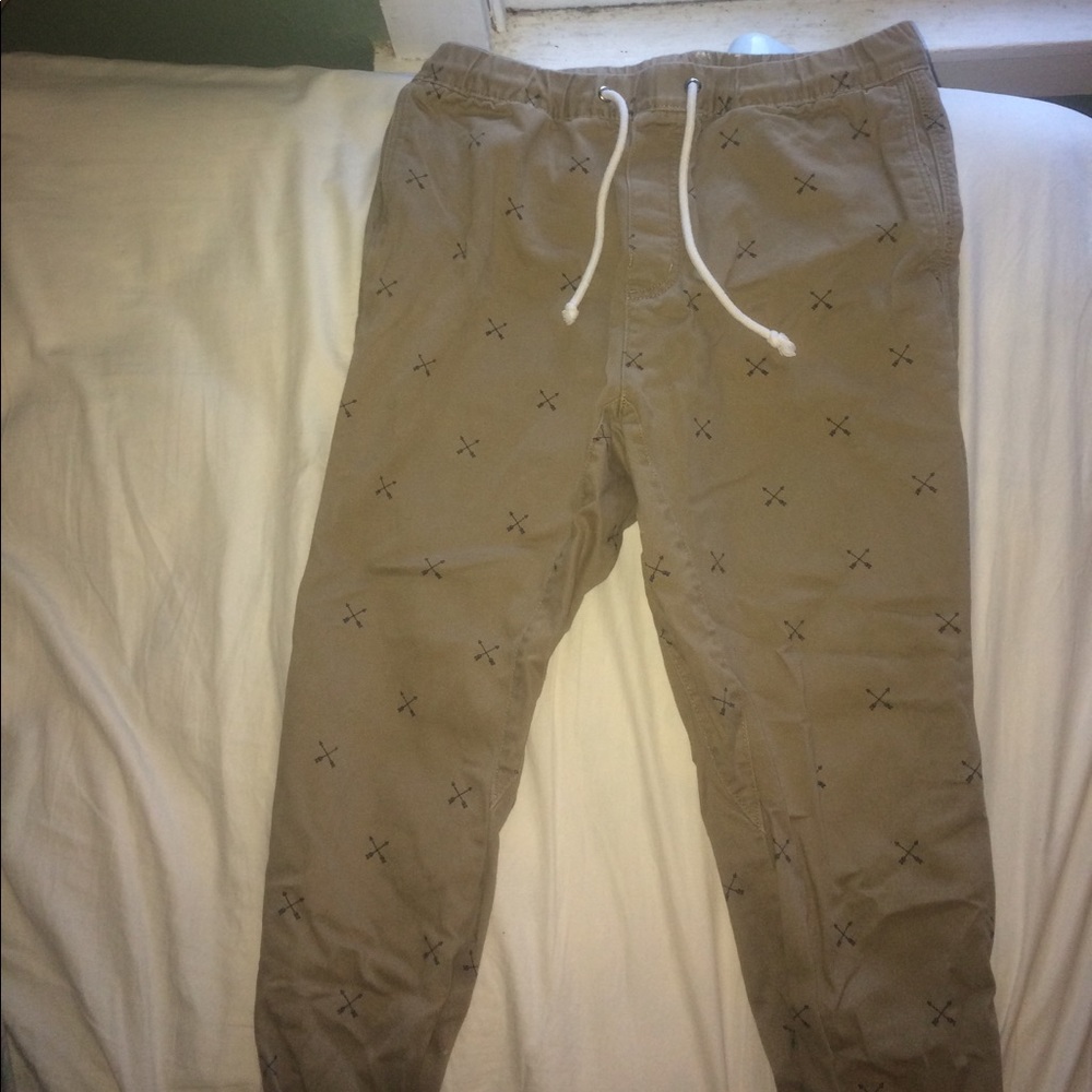 Divided® men's 32 khaki jogger w/arrow pattern