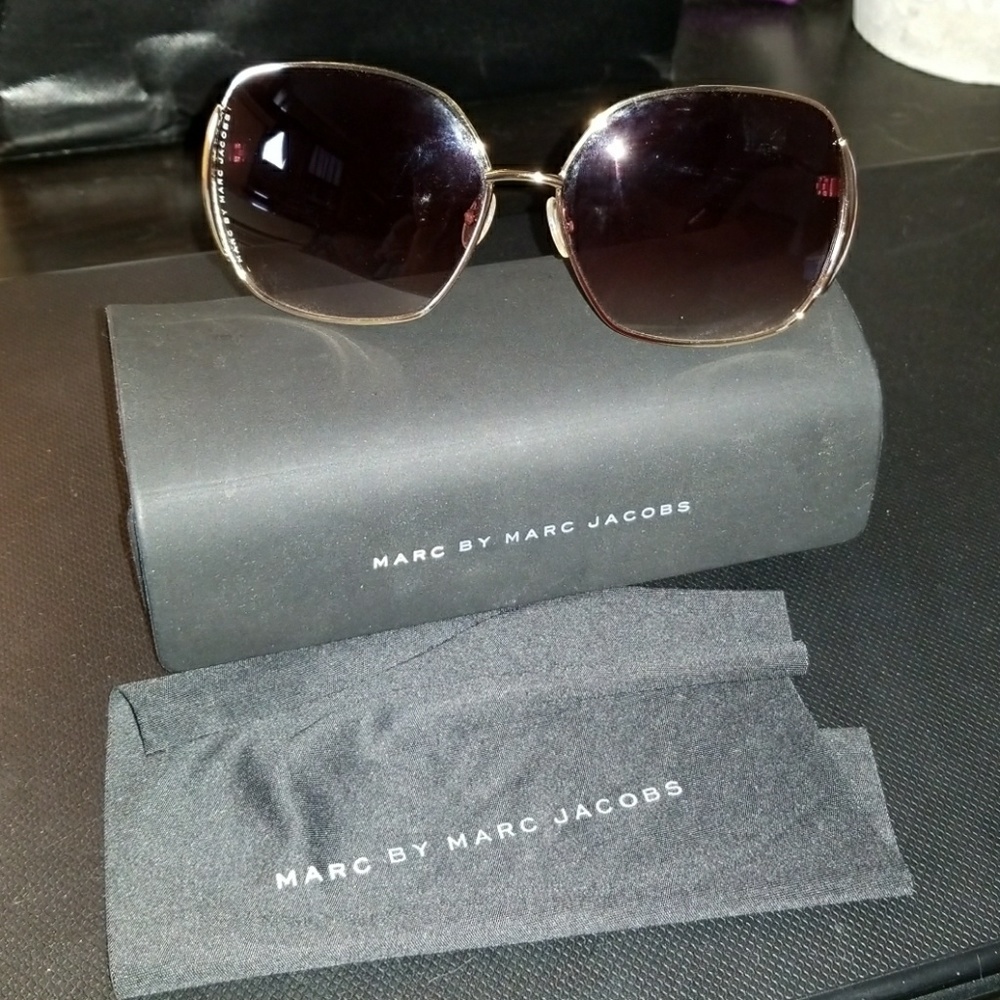 **SOLD**    MARC by Marc jacobs mmj 098/s