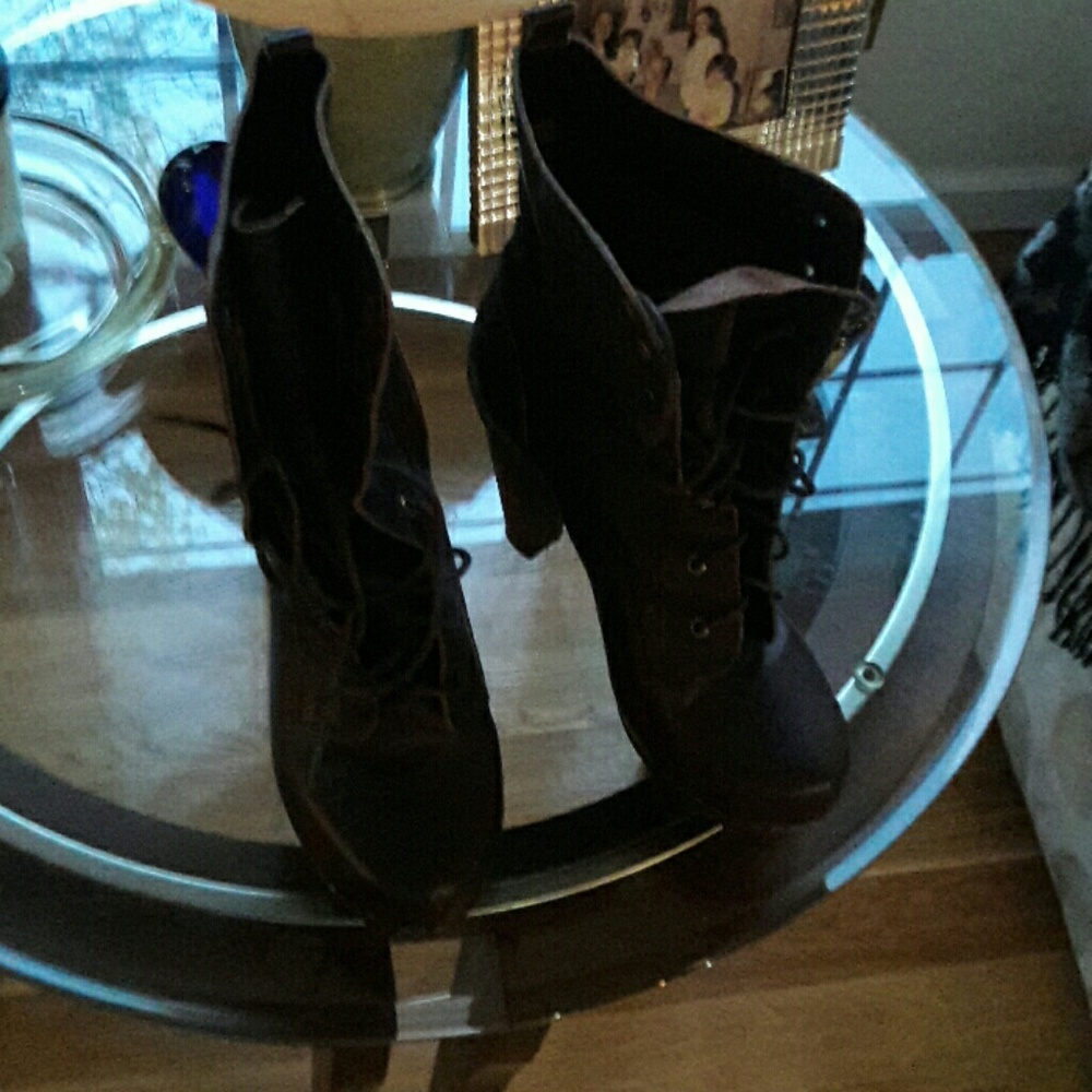 Boots - Picture 3 of 3