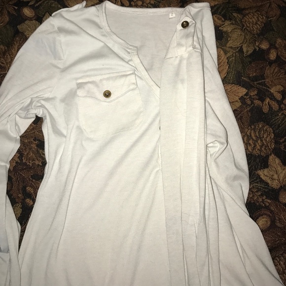 Long sleeve v-neck t-shirt! - Picture 2 of 2