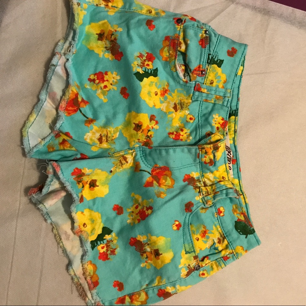 Super cute floral patterned shorts