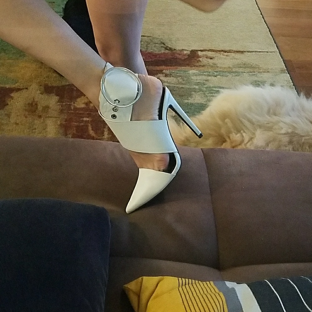 Zara Leather White Pumps **LIKE NEW