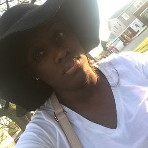 Meet your Posher, Pauline