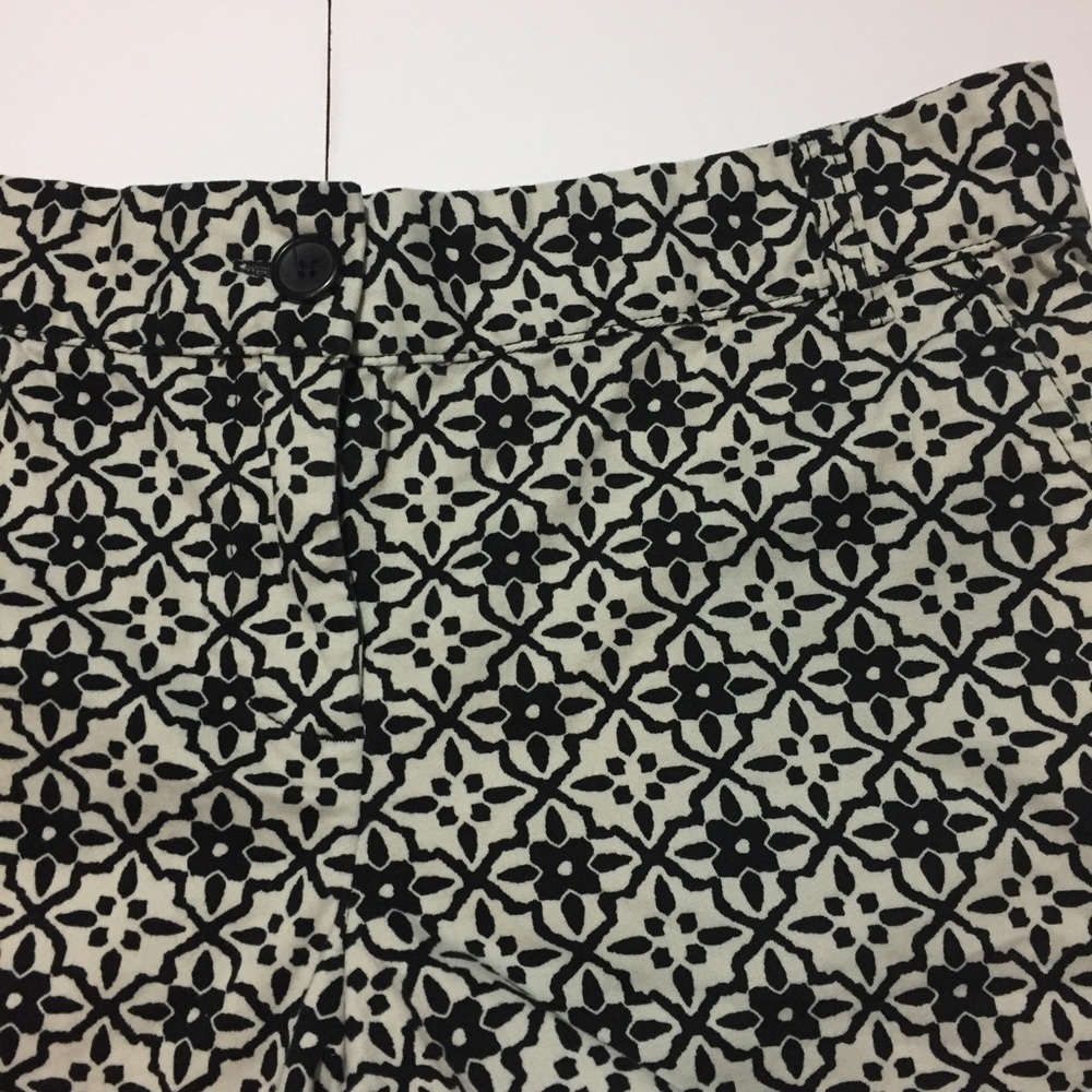 Dress Barn Black & Cream Graphic Print Shorts - Picture 3 of 5