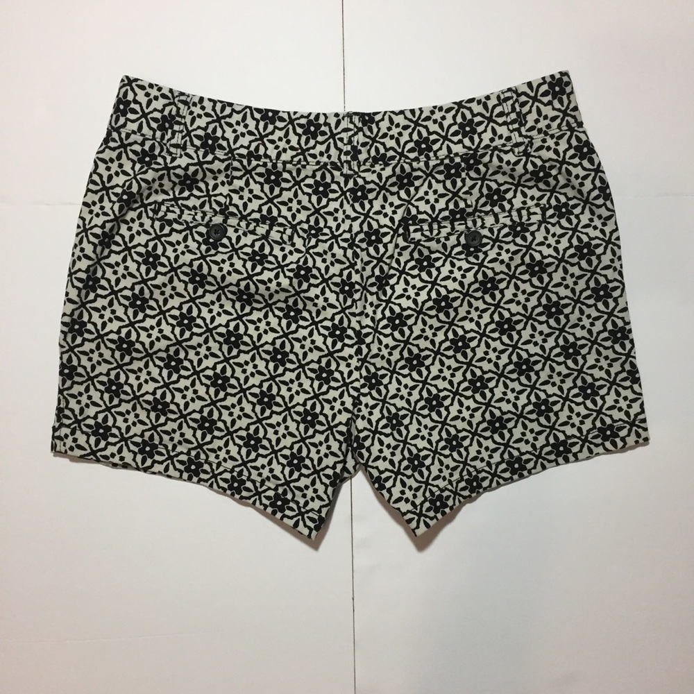 Dress Barn Black & Cream Graphic Print Shorts - Picture 4 of 5