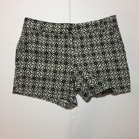 Dress Barn Black & Cream Graphic Print Shorts - Picture 2 of 5