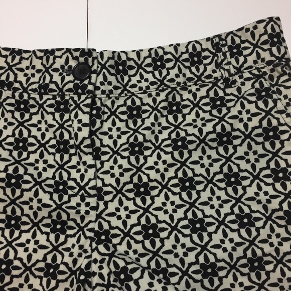 Dress Barn Black & Cream Graphic Print Shorts - Picture 3 of 5