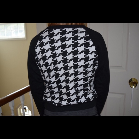 B&W Crop Top Sweater - Picture 3 of 3