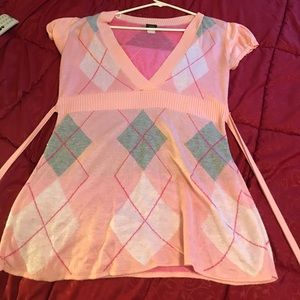 Short sleeve, v-neck sweater