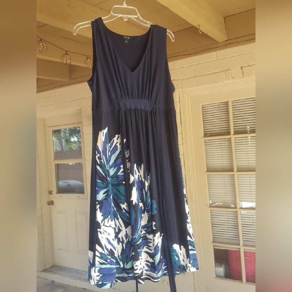 Last call: Dark blue floral pattern dress