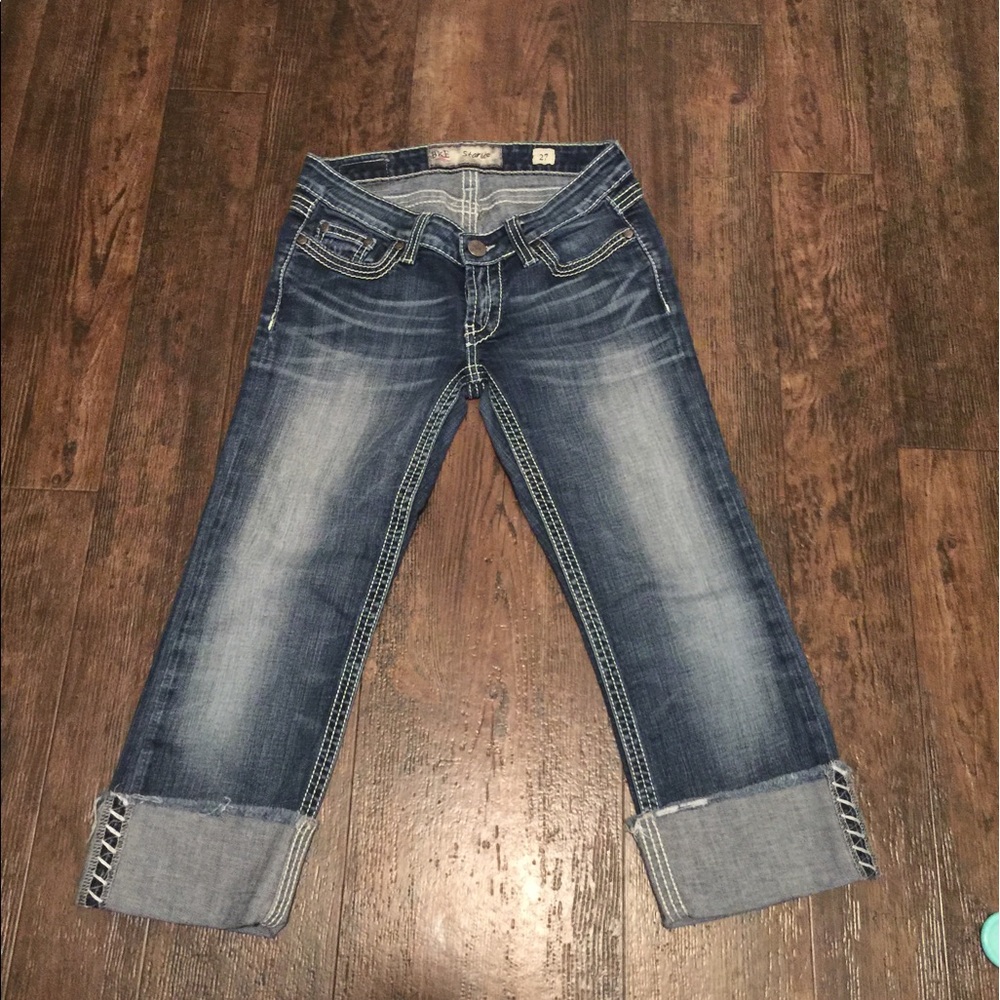 Buckle capris