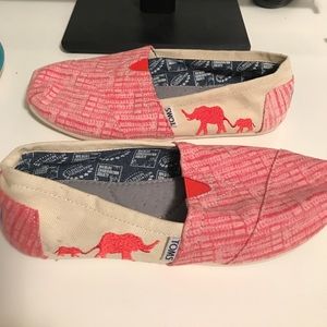 Barely worn TOMS