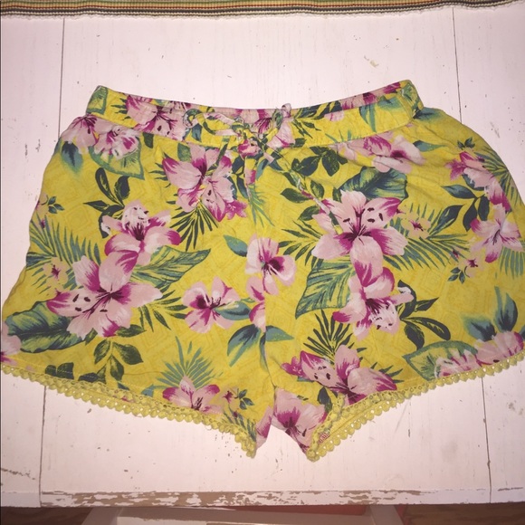 Holliseter Floral shorts, size small. - Picture 1 of 3