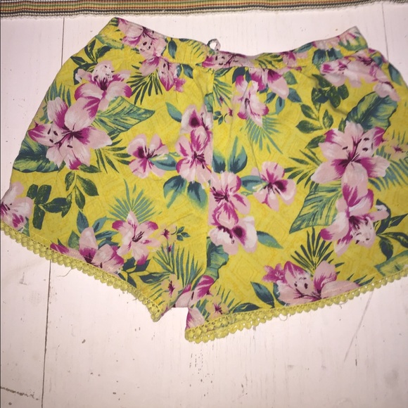 Holliseter Floral shorts, size small. - Picture 2 of 3