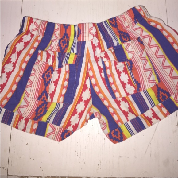 Size 3 Aztec shorts with pockets from target - Picture 2 of 3