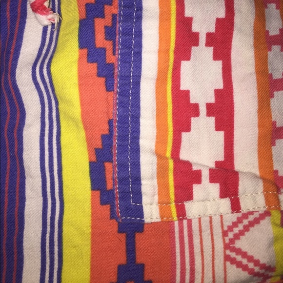 Size 3 Aztec shorts with pockets from target - Picture 3 of 3
