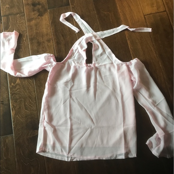 🦋 Pink Sheer Cold Shoulder Top Size small - Picture 3 of 6