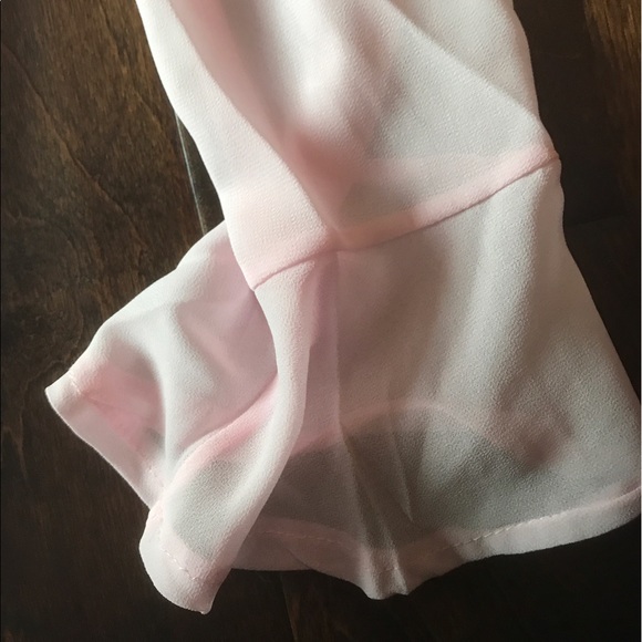 🦋 Pink Sheer Cold Shoulder Top Size small - Picture 4 of 6