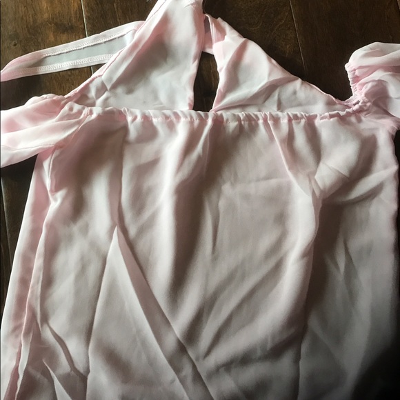 🦋 Pink Sheer Cold Shoulder Top Size small - Picture 5 of 6