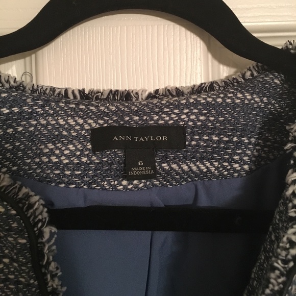 Ann Taylor Blazer Size 4 - Picture 2 of 3