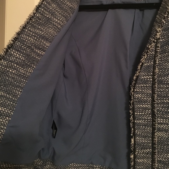 Ann Taylor Blazer Size 4 - Picture 3 of 3