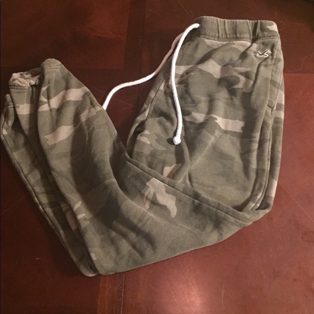 New camo hollister sweat pants