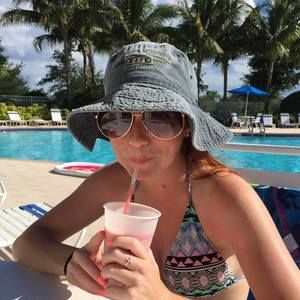 Meet your Posher, Carmie