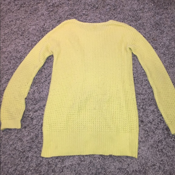 Yellow long medium sized sweater from Forever 21 - Picture 2 of 3