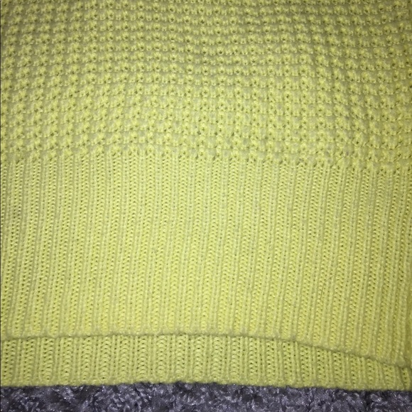 Yellow long medium sized sweater from Forever 21 - Picture 3 of 3