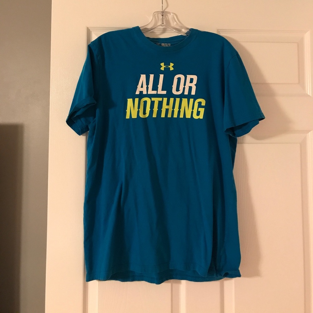 Men's under armor loosefitting T-shirt