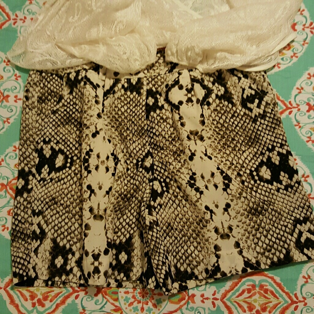 Snake print Worthington shorts