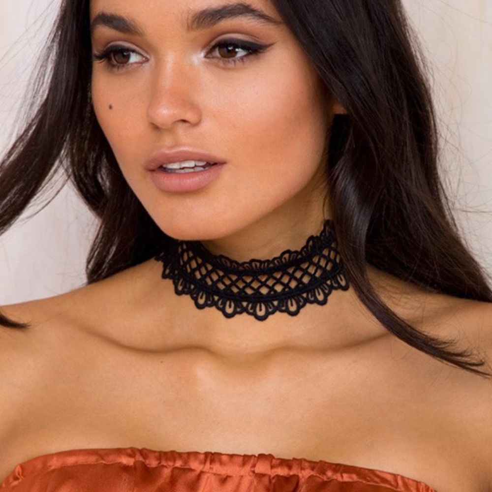 Vintage hollow black lace choker
