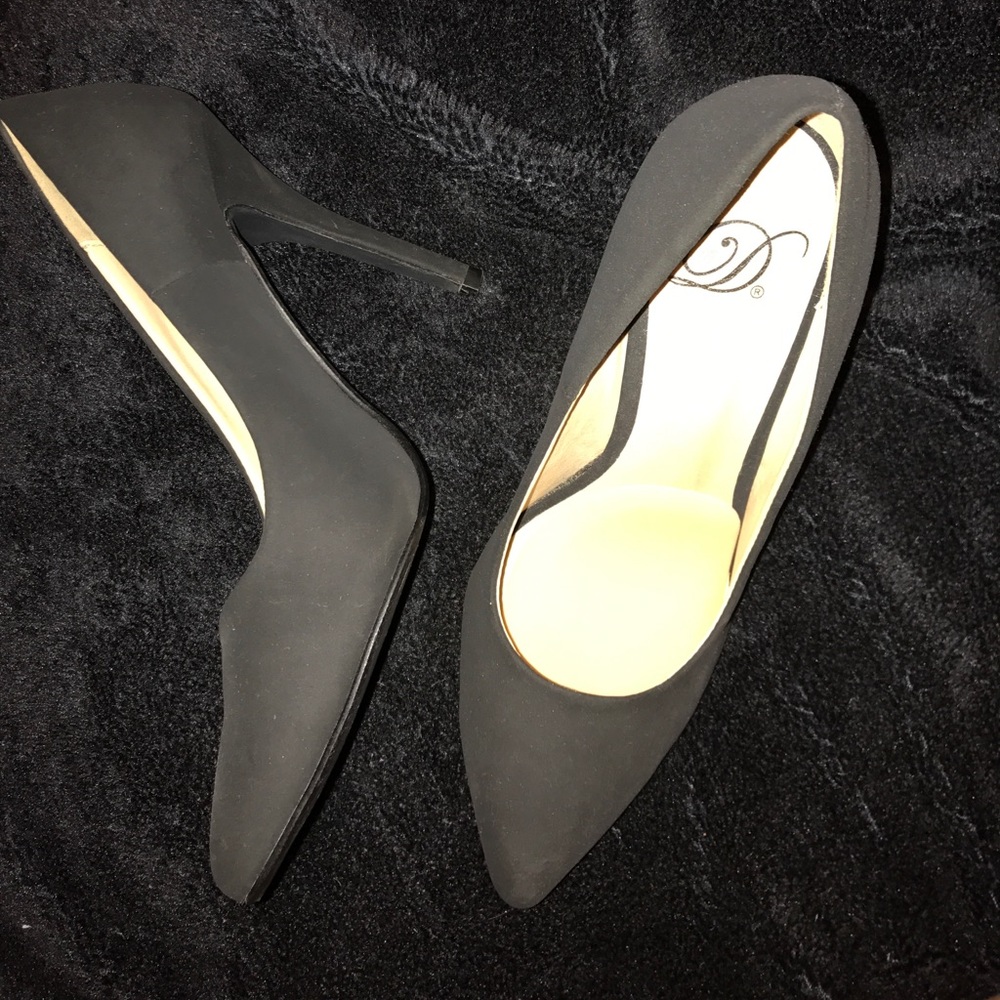 Pumps 👠 - Picture 2 of 3