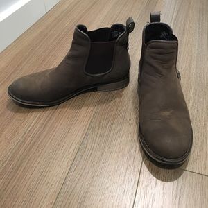 Steve Madden Chelsea boots in brown size 8.5