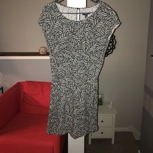 Short sleeve dress