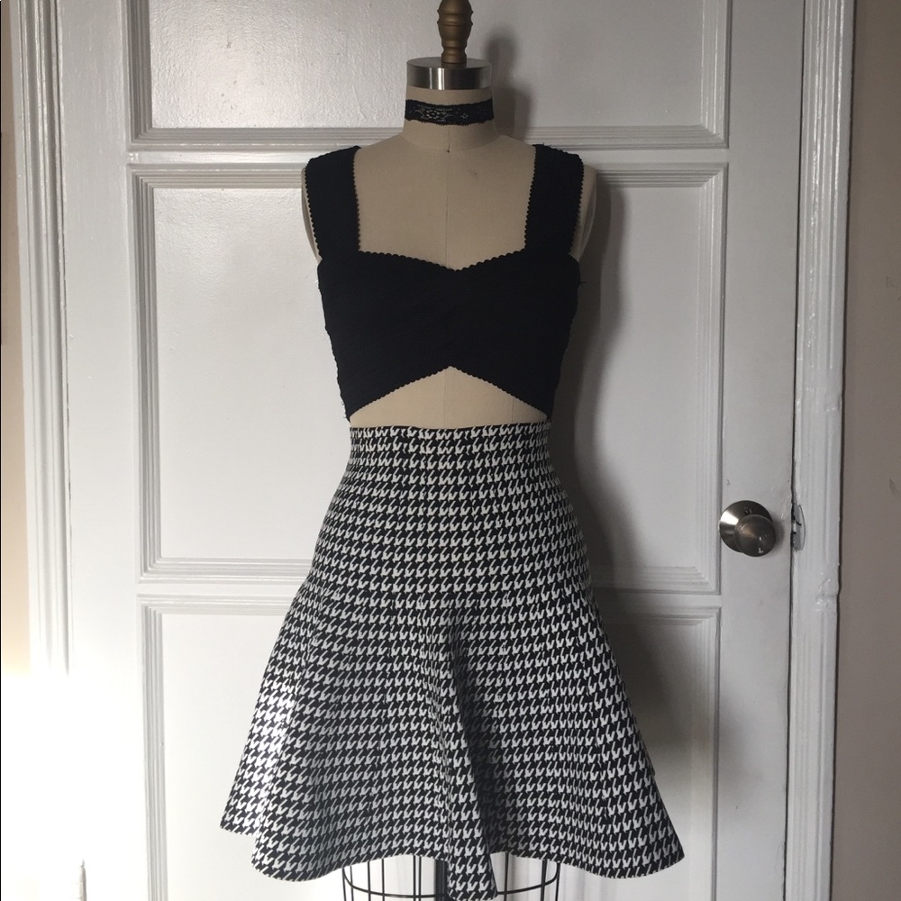 * Hound tooth print high waisted skirt**