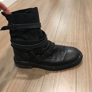 Topshop arrested leather boot size 8.5