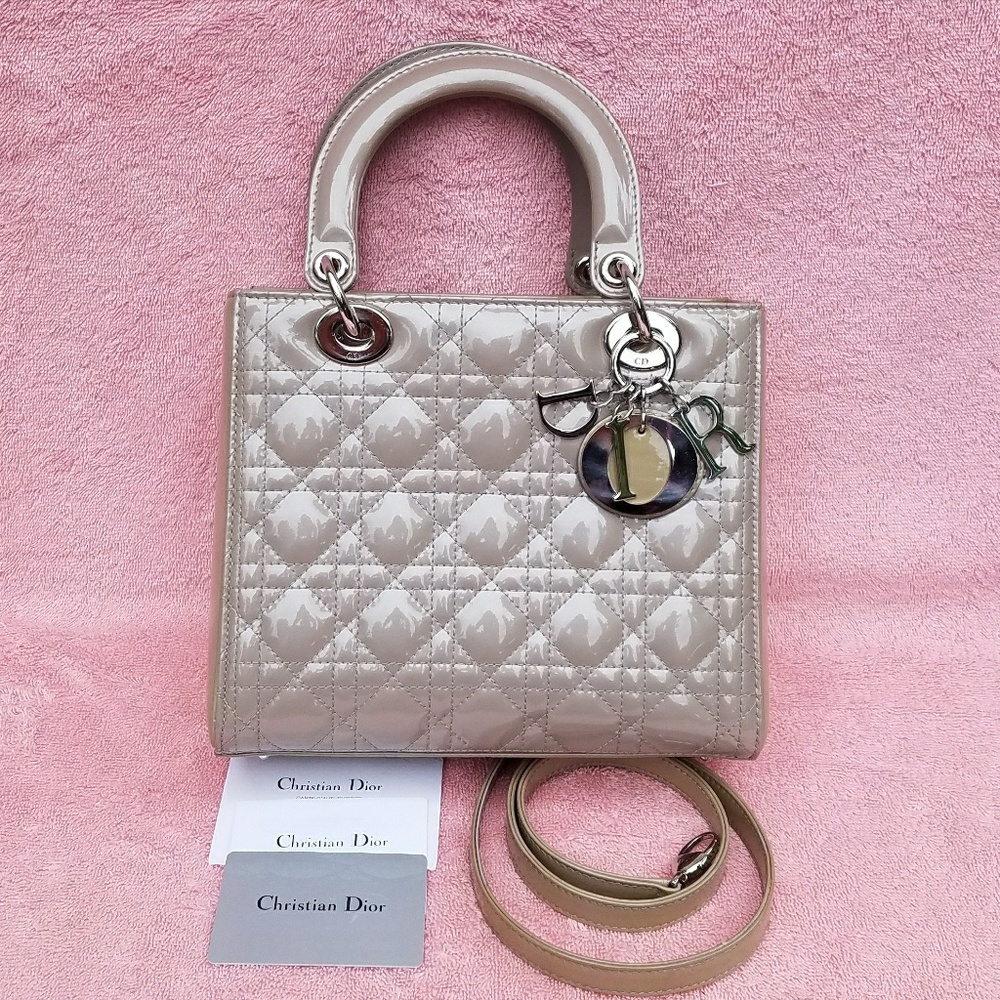 Lady dior grey and beige Medium patent leather. - Picture 1 of 7