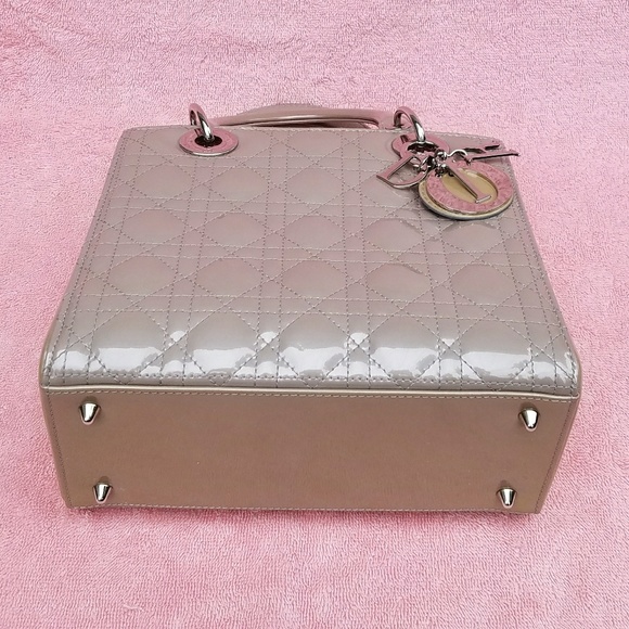 Lady dior grey and beige Medium patent leather. - Picture 5 of 7