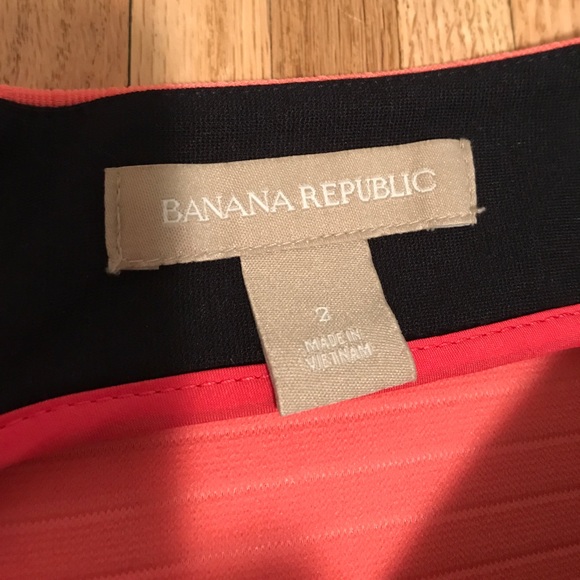 Bright coral mini skirt - Picture 2 of 3