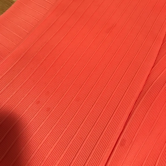 Bright coral mini skirt - Picture 3 of 3