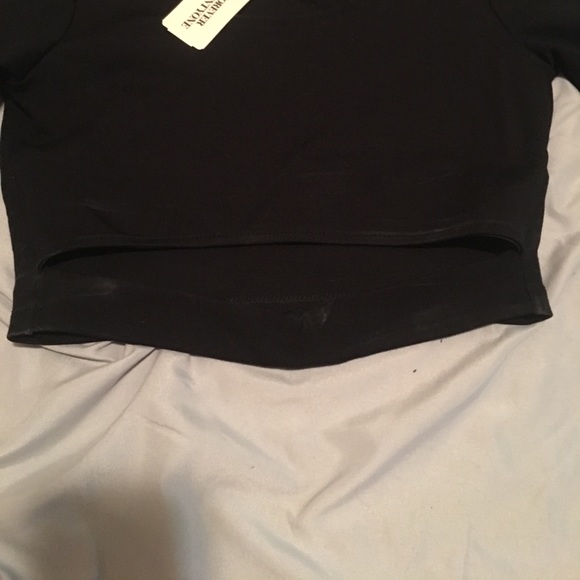 Crop top - Picture 2 of 3