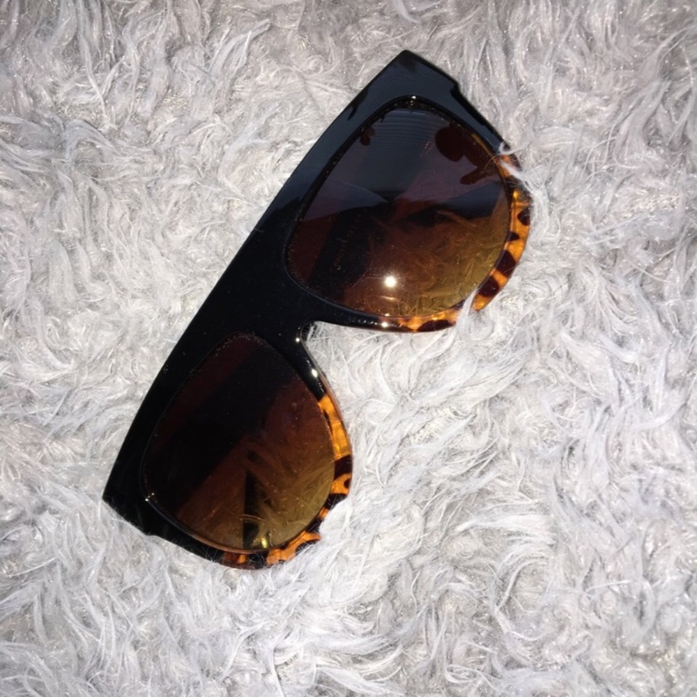 SOLD Flattop designer look sunglasses