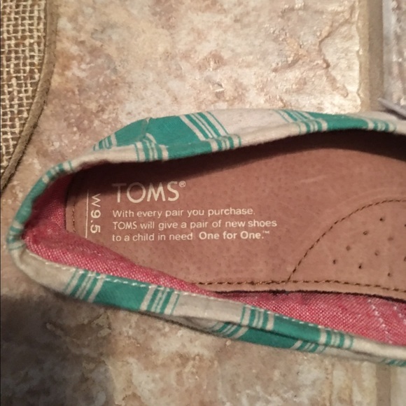 TOMS - Picture 3 of 3