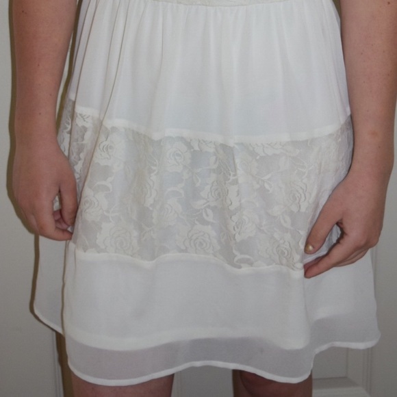 White floral dress - Picture 2 of 3