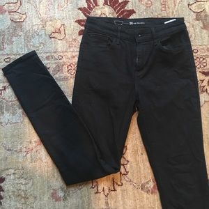 Black high waisted skinny Levi's jeans.